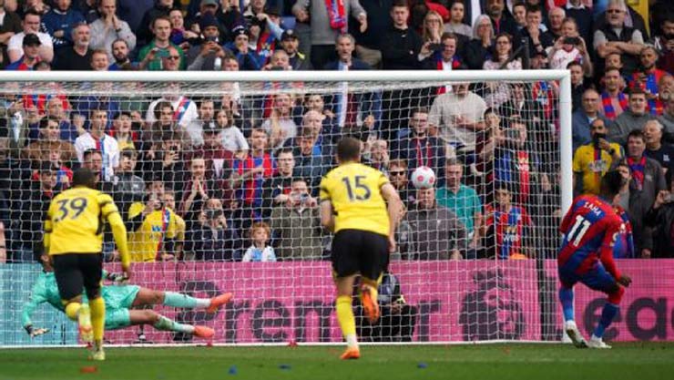 Video bóng đá Crystal Palace - Watford: Phạt đền nghiệt ngã, vé xuống hạng gọi tên (Vòng 36 Ngoại hạng Anh) - 2