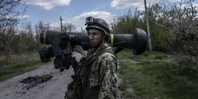 Mỹ đã viện trợ nhiều tên lửa Javelin cho Ukraine kể từ đầu chiến dịch quân sự của Nga. Ảnh - WSJ
