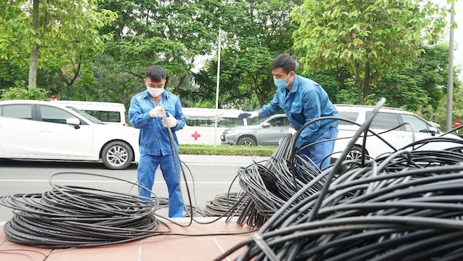 Ngay sau thời điểm ký kết thỏa thuận trở thành nhà tài trợ kim cương cho SEA Games 31, VNPT đã gấp rút chuẩn bị cho việc lắp đặt, thi công các hạng mục CNTT - VT tại Trung tâm Hội nghị Quốc gia và Sân vận động Mỹ Đình cũng như các địa điểm thi đấu quan trọng trong cả nước. Một lượng lớn cáp viễn thông ngay lập tức được chuyển tới các địa điểm tổ chức, phục vụ cho triển khai các hạng mục CNTT - VT của Đại hội.