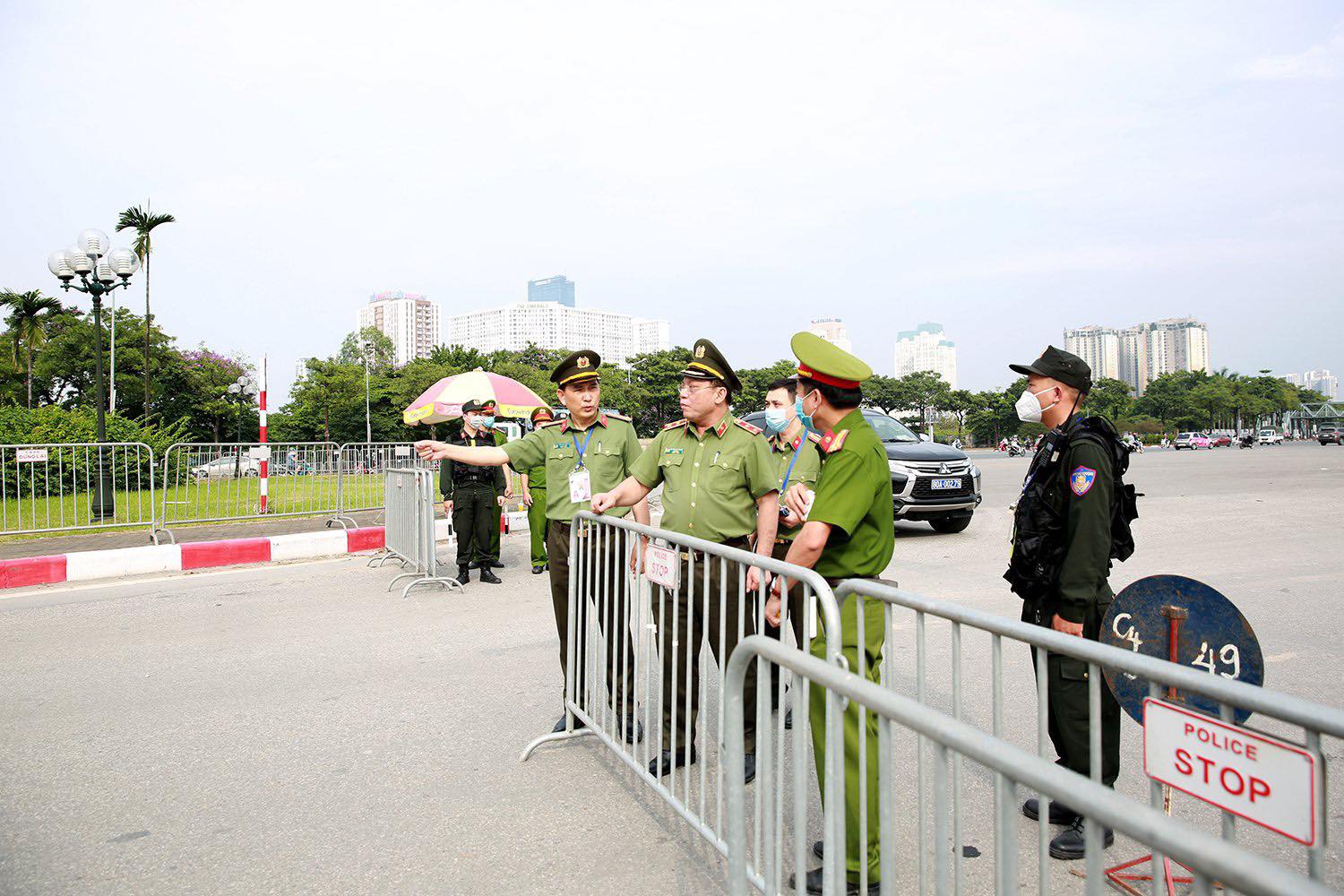 Giám đốc Công an TP Hà Nội đi kiểm tra tại vực sân vận động Mỹ Đình.