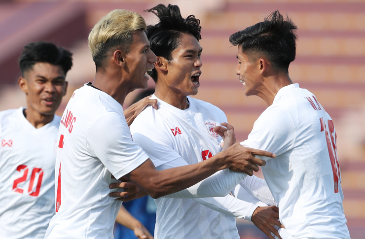 Cầu thủ U23 Myanmar bùng nổ cảm xúc với bàn thắng ấn định chiến thắng 3-2.