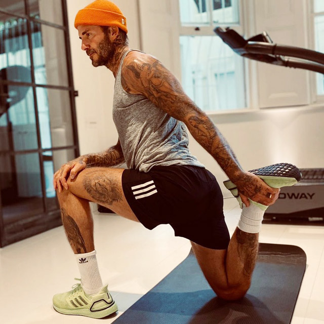 David Beckham khoe body “U60 vẫn chạy tốt” đến 3 con trai cũng phải thua xa - 6