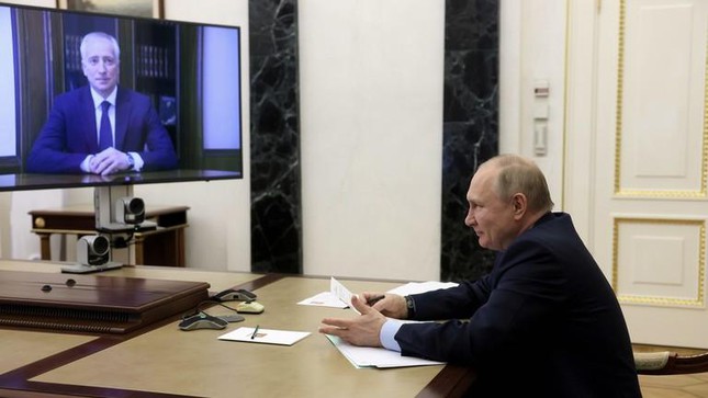 Tổng thống Putin nói chuyện với quyền Thống đốc vùngTomsk Oblast, Vladimir Mazur hôm 10/5. Ảnh: RT