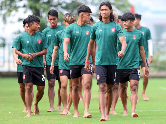 Hình ảnh lạ cầu thủ U23 Myanmar tập luyện chờ so tài U23 Việt Nam