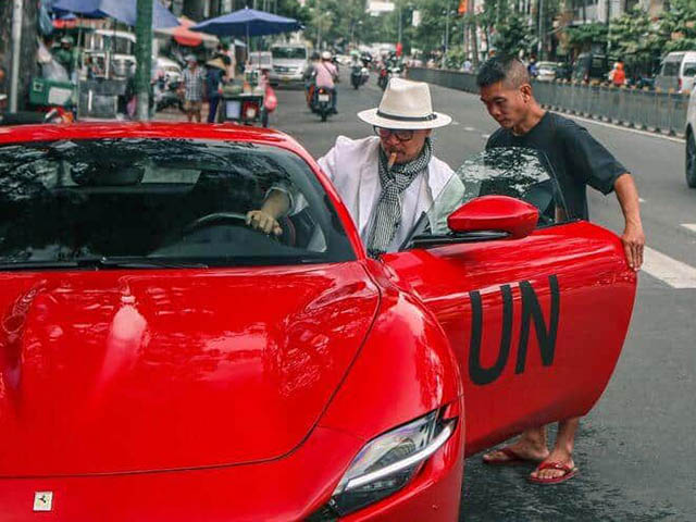 Ông Đặng Lê Nguyên Vũ tự tay cầm lái siêu xe Ferrari Roma
