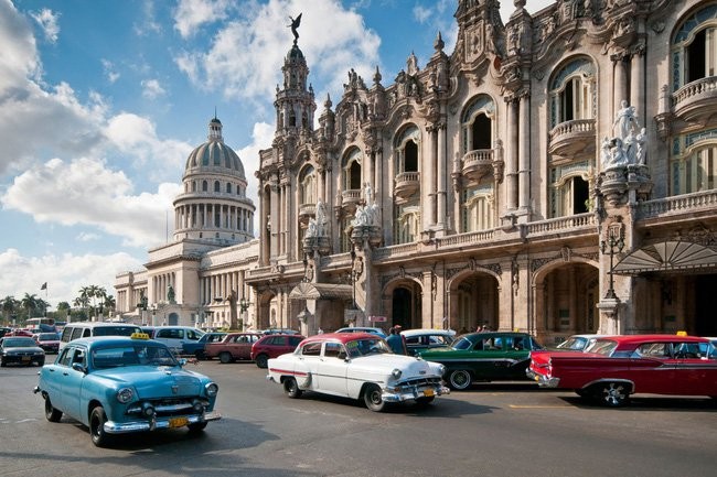 Havana: Khi có cơ hội đến thăm Cuba, bạn nhất định phải ghé thăm thủ đô Havana đầu tiên. Nơi đây lưu giữ những dấu tích lịch sử, nền văn hóa phong phú, kiến ​​trúc đa dạng và phong cách sống sôi động.
