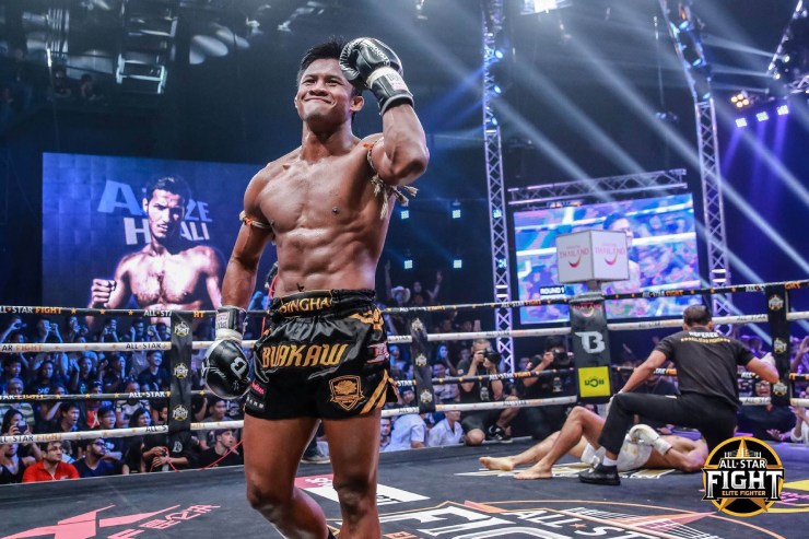 Các võ sĩ Thái Lan được "Sếp" Buakaw huấn luyện, giám sát trong suốt 3 tháng qua và đã có những tiến bộ vượt bậc