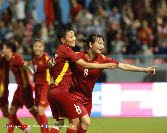 Các cô gái vàng Việt Nam ngược dòng giành chiến thắng trước nữ Philippines. Ảnh VFF