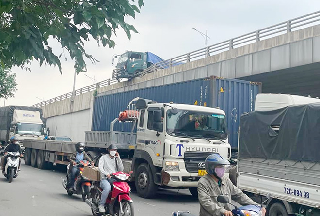 &nbsp;May mắn vụ tai nạn không có thương vong.