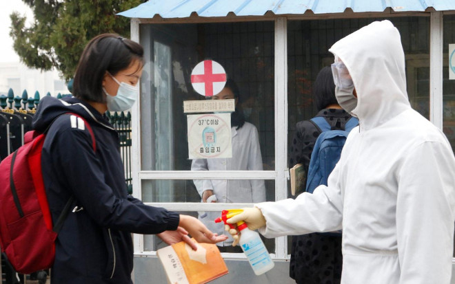 Triều Tiên ghi nhận nhiễm các ca nhiễm COVID-19 đầu tiên kể từ khi đại dịch bùng phát. Ảnh: AP.