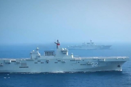 Hai tàu đổ bộ Type 075 của TQ lần đầu tập trận chung, gửi tín hiệu đến Đài Loan