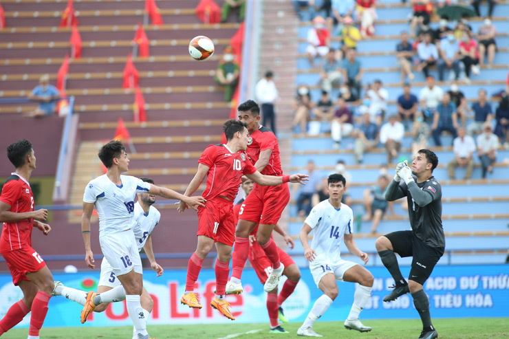 Ricky Ridho đánh đầu thành bàn dễ dàng