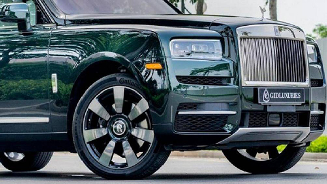 Giá xe Rolls-Royce Cullinan Dark Emerald chưa được tiết lộ nhưng được dự đoán gần 40 tỷ đồng. Hiện mẫu xe này đã chính thức có chủ
