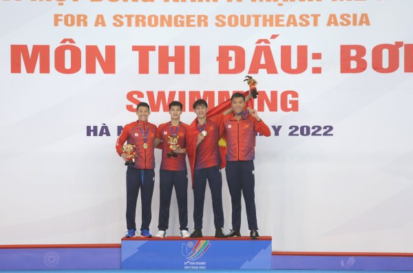 Đội tuyển bơi Việt Nam giành HCV&nbsp;4x100m tiếp sức tự do nam