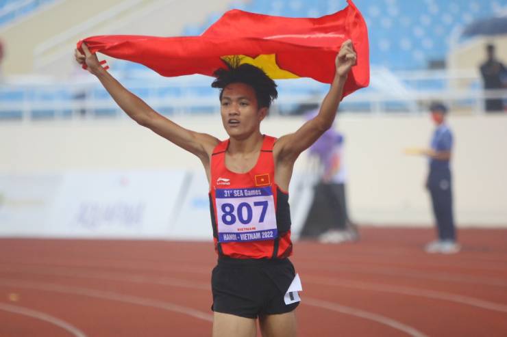 VĐV Việt Nam &#34;như từ dưới đất chui lên&#34; giành HCV chạy 1.500m SEA Games - 6