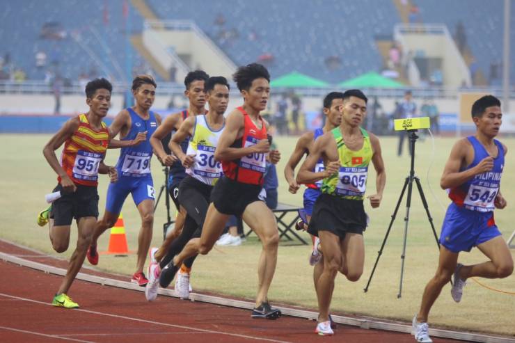 VĐV Việt Nam &#34;như từ dưới đất chui lên&#34; giành HCV chạy 1.500m SEA Games - 5