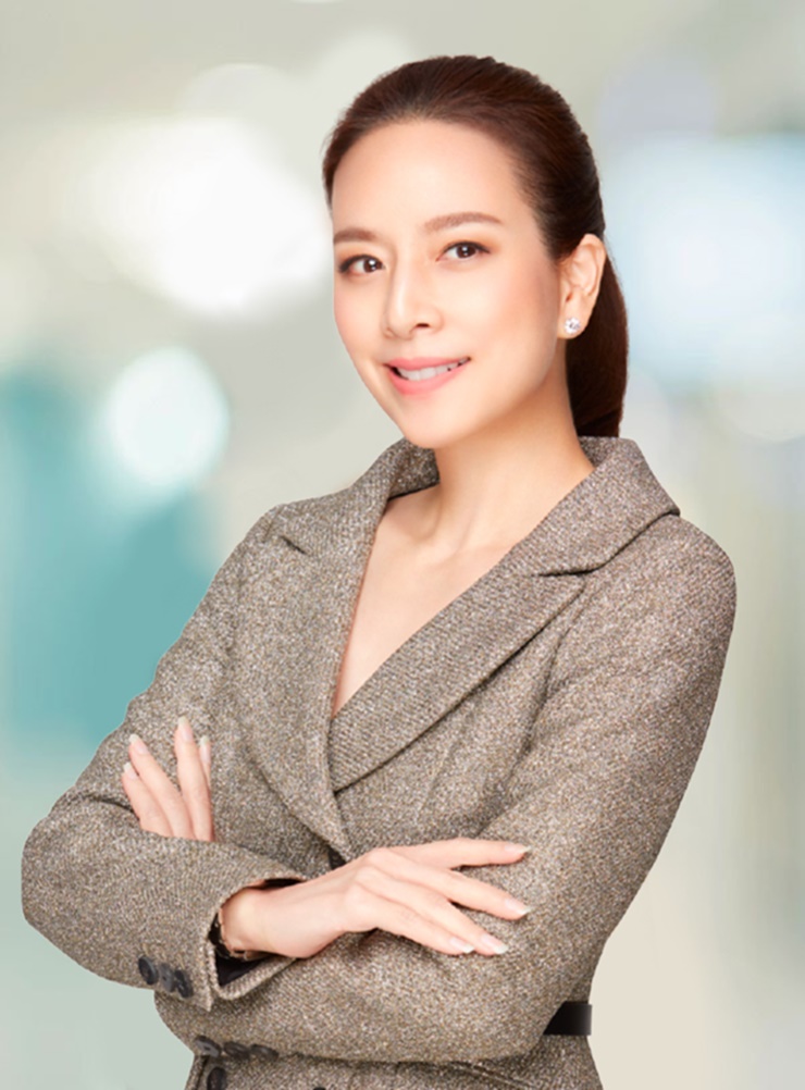 Hiện Madam Pang là chủ tịch kiêm Giám đốc điều hành của Muang Thai Insurance, một trong những công ty bảo hiểm hàng đầu ở xứ sở chùa vàng.
