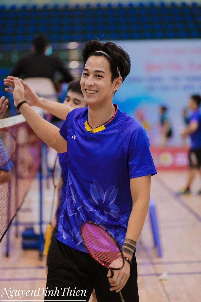 &#34;Hoàng tử cầu lông&#34; của SEA Games 31: Cao 1m83, &#34;crush&#34; của Suni Hạ Linh, điển trai và cười tỏa nắng - 9