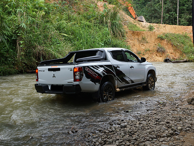 Giá xe Mitsubishi Triton niêm yết và lăn bánh tháng 5/2022 - 13