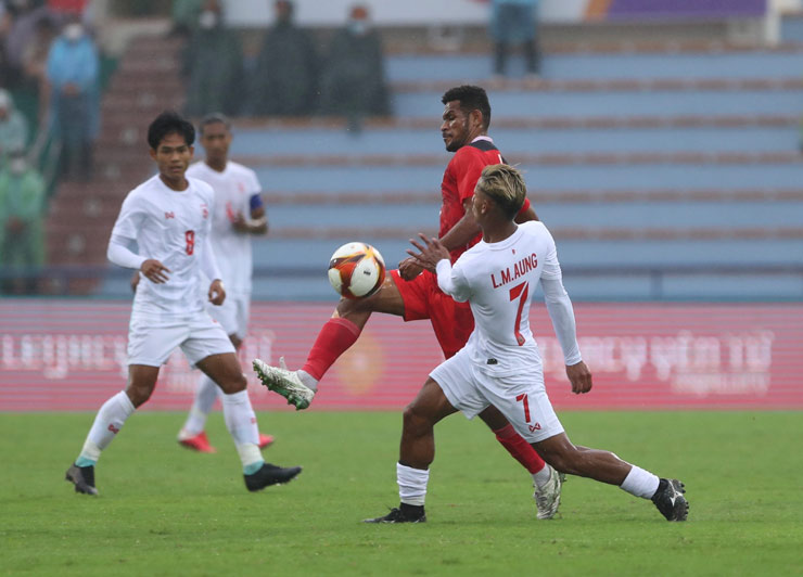 U23 Myanmar gặp khó khăn khi thủng lưới đến 3 bàn sau hiệp đầu tiên trước U23 Indonesia