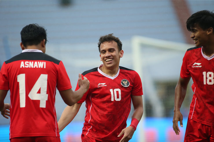 Egy Maulana Vikri (số 10) sớm mở tỷ số cho U23 Indonesia trước U23 Myanmar