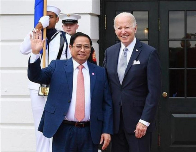 Thủ tướng Phạm Minh Chính (trái) gặp Tổng thống Mỹ Joe Biden. Ảnh: VNA