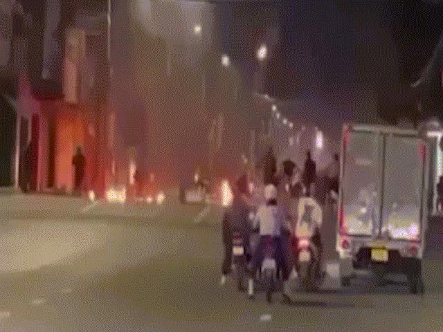 CLIP: Hai nhóm hỗn chiến như phim ở TP Biên Hoà, có bom xăng và tiếng nổ như súng