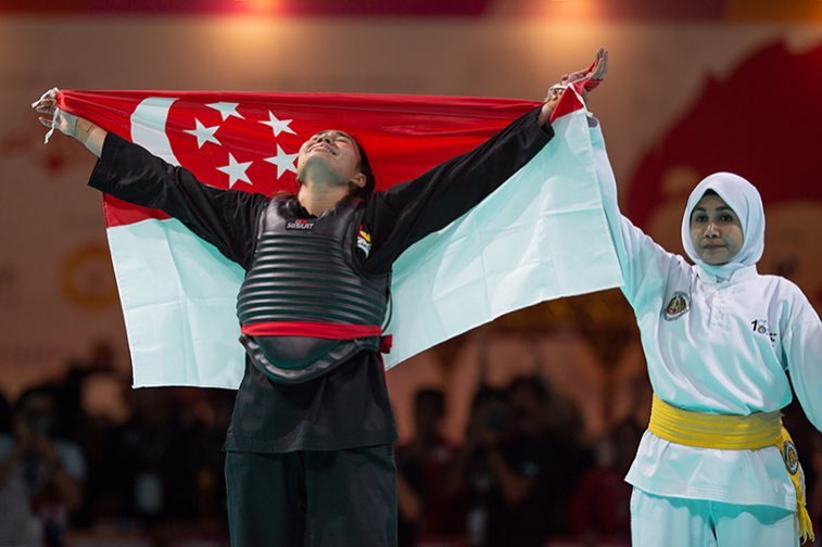 Nurul Suhaila cũng gây chú ý tại SEA Games 31 vì xinh đẹp.