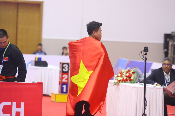 Tấn Sang dễ dàng có HCV SEA Games 31