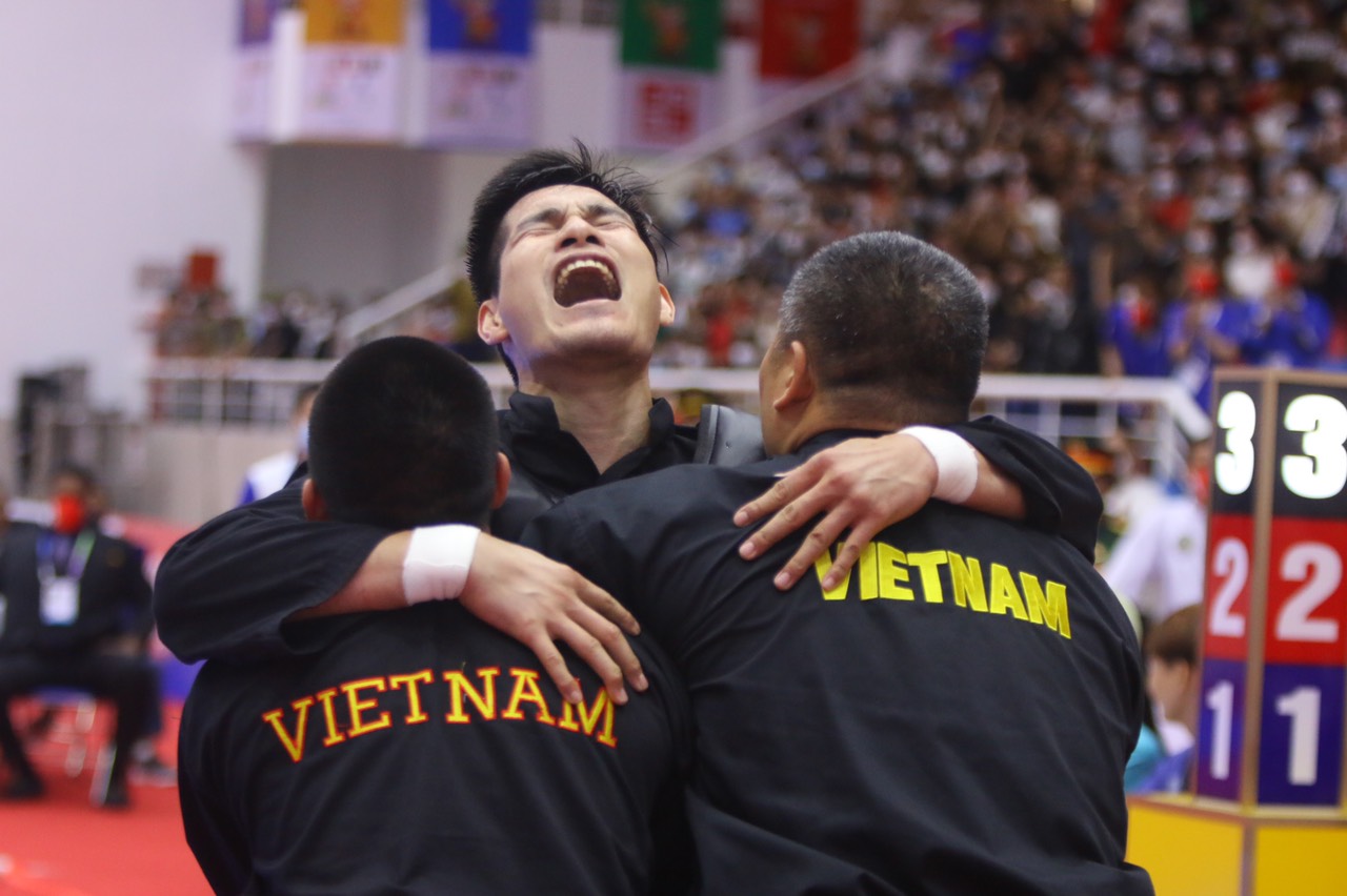 Ronaldo &#34;đấm trộm&#34; vào mặt võ sĩ Việt Nam, mất HCV SEA Games 31 - 10