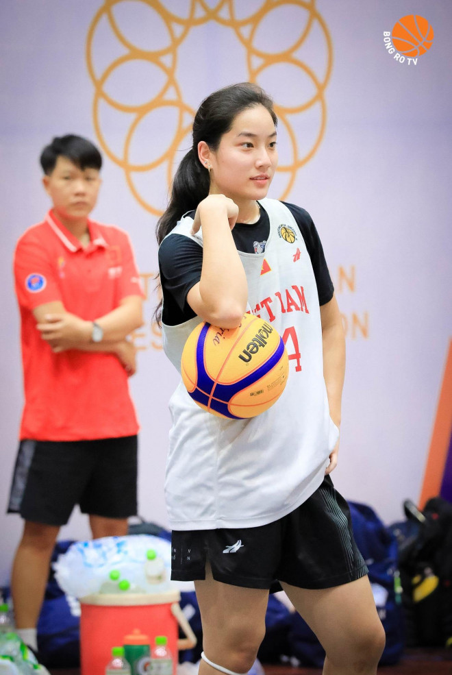 Vẻ ngoài xinh như hotgirl của cặp song sinh gây bão tại SEA Games 31 - 5