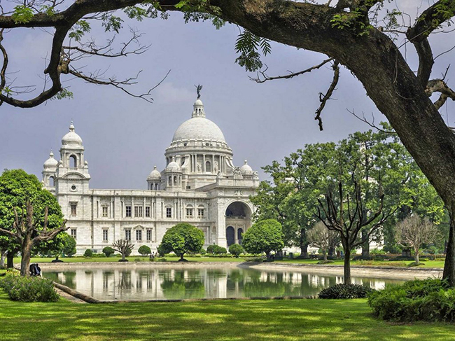 Đài tưởng niệm Victoria là một đài tưởng niệm ở thành phố Kolkata, được xây dựng để vinh danh Đế chế Anh, điều này giải thích cho kiến trúc mang hơi hướng phương Tây của tòa nhà.
