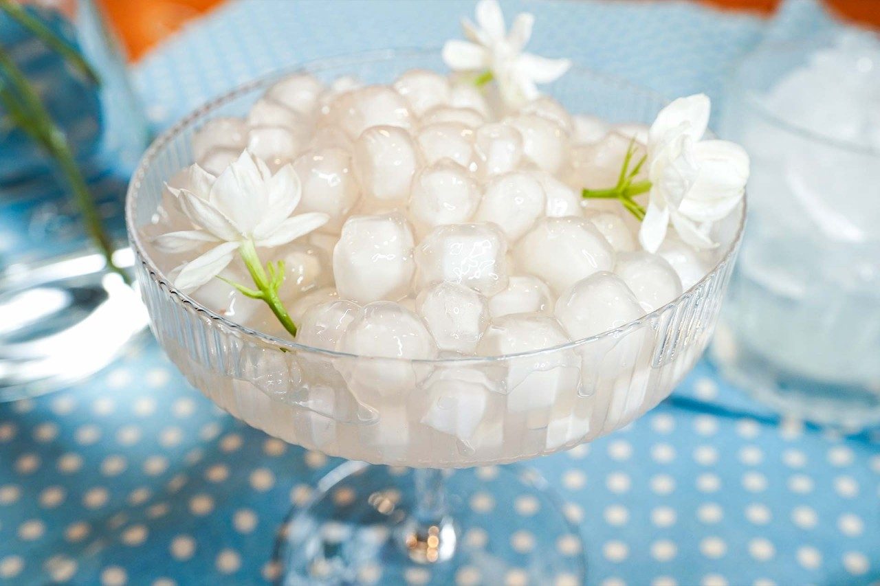 Learn how to make white pearls filled with coconut and delicious with any dessert - 3