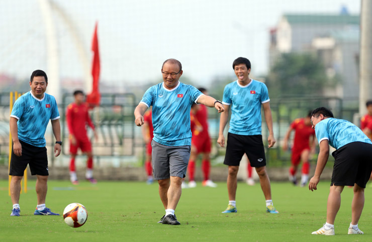 Đã lâu lắm người ta mới thấy ông Park Hang Seo nở nụ cười tươi trên sân tập của U23 Việt Nam.