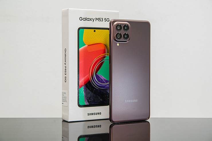 Đập hộp Galaxy M53 5G giá tầm trung, thiết kế mạnh mẽ - 1
