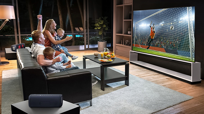 Những khoảnh khắc sum họp gia đình sẽ càng đáng trông chờ hơn khi có sự hiện diện của TV LG OLED C2.