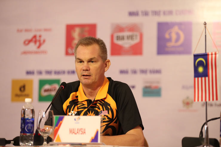 HLV Brad Maloney tham dự buổi họp báo 1 ngày trước khi cùng U23 Malaysia quyết đấu U23 Việt Nam&nbsp;ở bán kết SEA Games năm nay