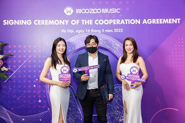 CEO Choi trong buổi ra mắt giới thiệu dự án WooZooMusic