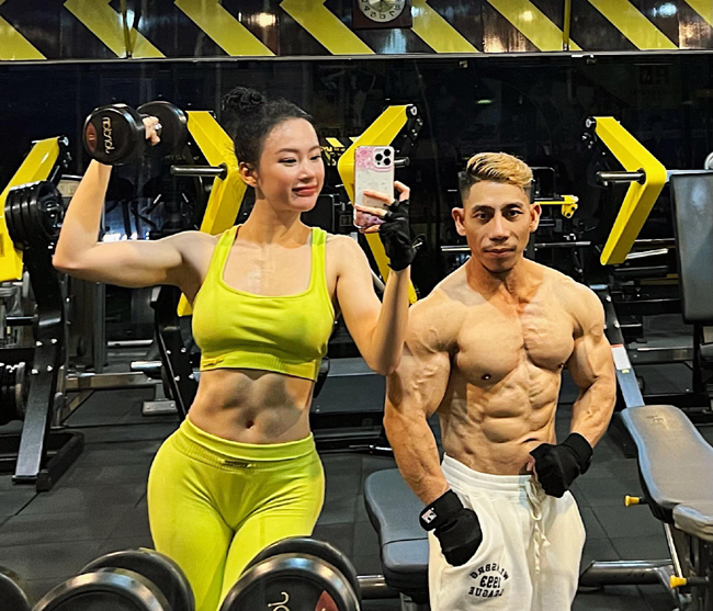 Chăm tập gym, cô nàng có cơ bắp cuồn cuộn, làm nổi lên nhiều tranh cãi về việc phái nữ tập gym sao cho đẹp.
