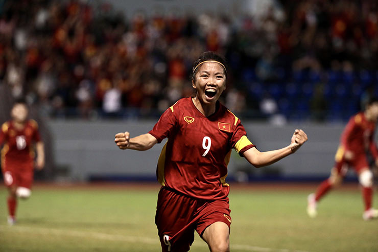 Huỳnh Như ăn mừng bàn thắng đầu tiên tại SEA Games 31