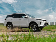 Tin tức ô tô - Giá xe Toyota Fortuner lăn bánh tháng 5/2022, giảm 50% phí trước bạ