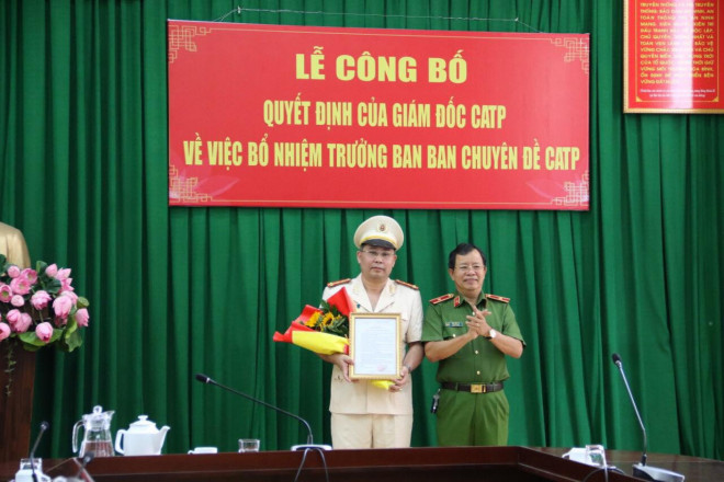 Đại tá Bùi Ngọc Giáp nhận quyết định bổ nhiệm