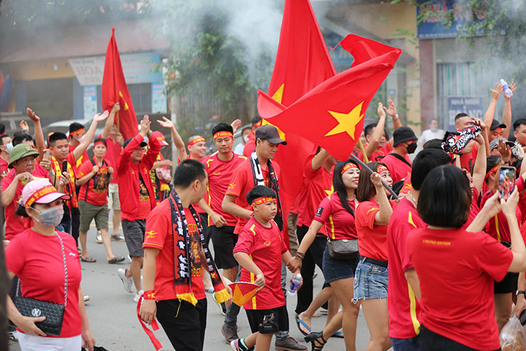 Trước trận U23 Việt Nam - U23 Malaysia, đoàn các CĐV Việt Nam&nbsp;có cuộc tuần hành trên đường phố Việt Trì