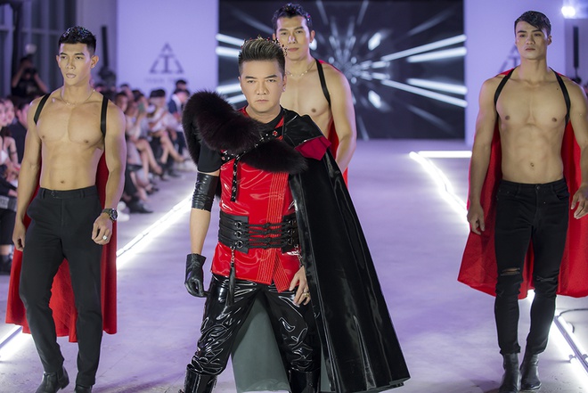 Mr. Đàm catwalk gây tranh cãi, nhìn sang Thủy Tiên còn bất ngờ hơn - 2