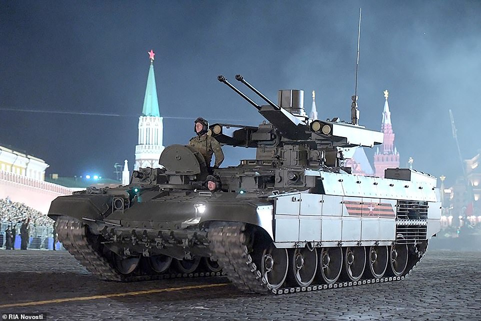 BMPT Terminator di chuyển&nbsp;ở Quảng trường Đỏ, Moscow.