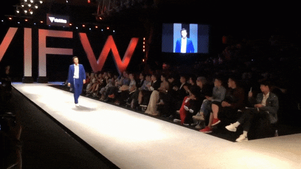 Mr. Đàm catwalk gây tranh cãi, nhìn sang Thủy Tiên còn bất ngờ hơn - 4