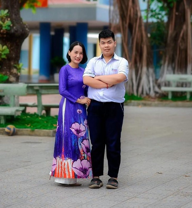 Lê Quang Huy và cô Thu Hiền.