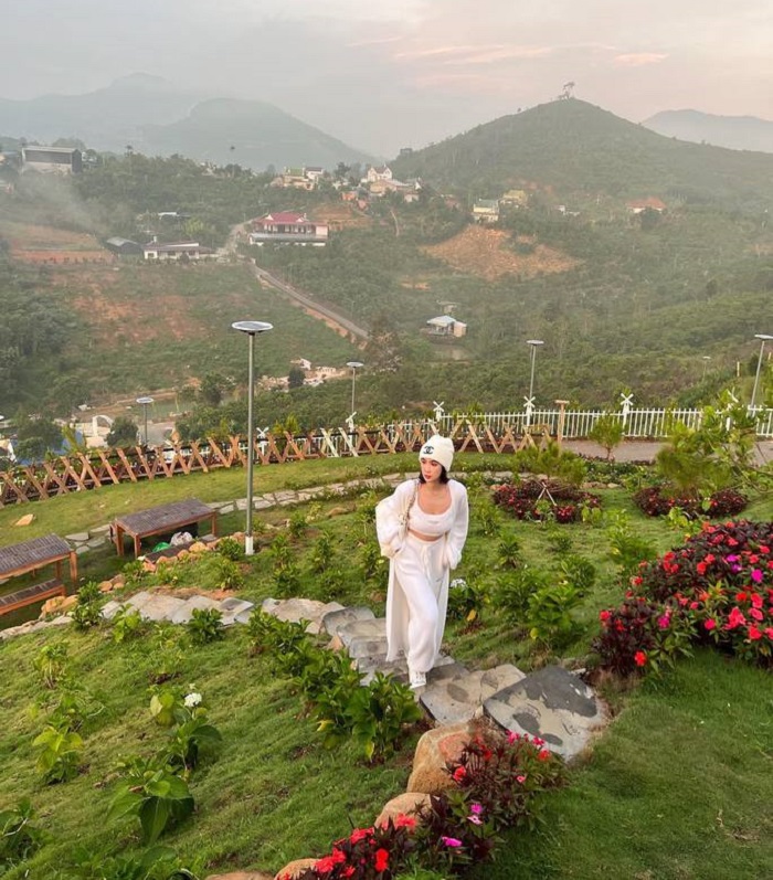 Ngay sau đó, Ngọc Trinh thừa nhận cô không phải chủ nhân của 11 ha đất ở Lâm Đồng