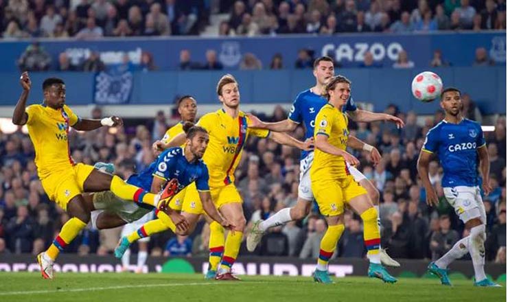 Pha đội đầu ghi bàn quý hơn vàng của Calvert-Lewin cho Everton cuối trận