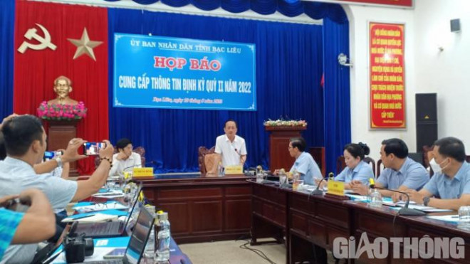 Chủ tịch UBND tỉnh Bạc Liêu - Phạm Văn Thiều trả lời thông tin cho báo chí.
